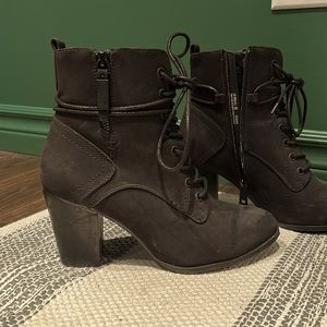 Black boots with zipper